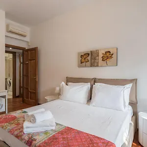Apartment Bright 2 Bedroom And Balcony Rome