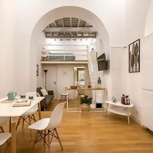 Holidays Teatro Pace Apartamento