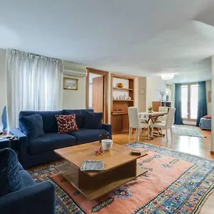 Le Petite Apartment
