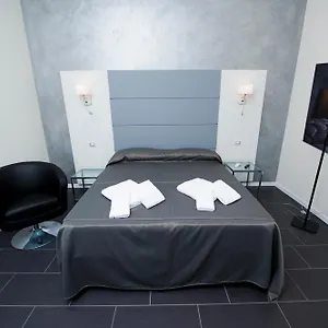 Guest house Grey&White *
