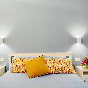 Live - Chez Le Roi Luxury