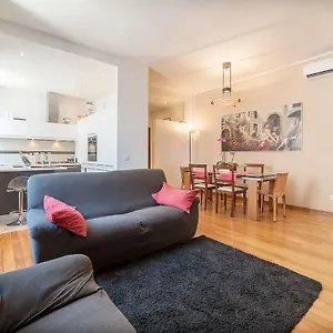 Apartment Colosseum Roomy
