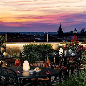 Marcella Royal - Rooftop Garden Hotel