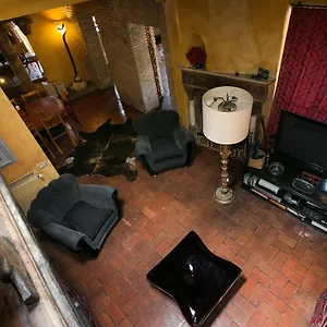 The Trastevere Painter Penthouse * Rome