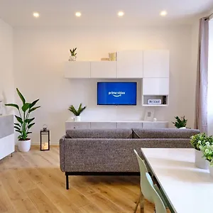 Remuria Domus Apartment