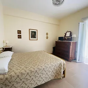 Comfy In Near Metro Rome