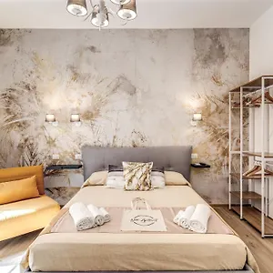 Nala & Kira - Two Big For Groups In The Center Of Apartment Rome