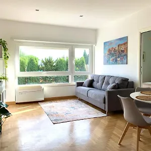 Aurelia House Garden Apartment