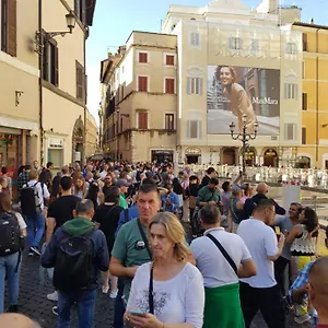 Un Relax A Fontana Di Trevi *