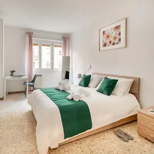 Dolce Luxury 4 Km Da Colosseo Apartment *