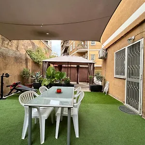 Candelor's House - & Garden In Gianicolense *
