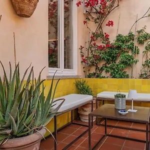 Giulia's House, Monti Appartamento