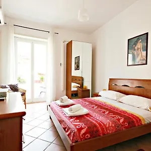Scalini Di Trastevere 2*