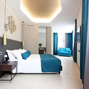 The Hive 4*