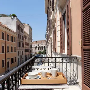 Santi Quattro Al Colosseo Bed and breakfast 2*