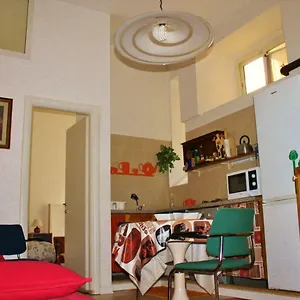 Bed & Breakfast House 2*